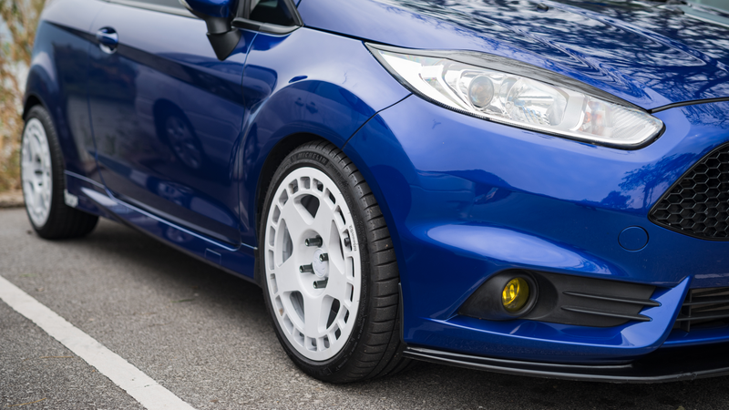 I approve of these white wheels.